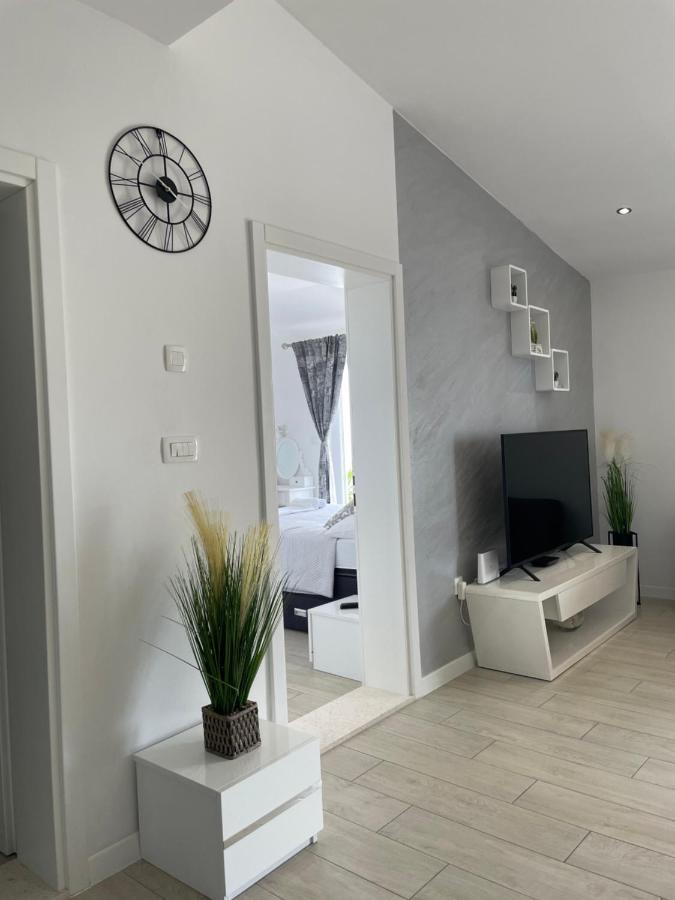 Apartman Mili Baška Voda Exterior foto